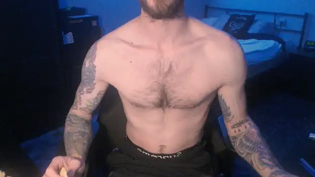 Snapshot of SexxxyLouis chatting on 03-19-25, 06:23 SexxxyLouis online show from 03-19-25, 06:23