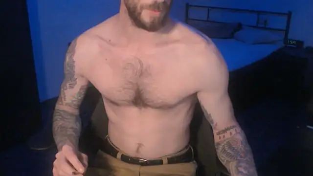 Snapshot of SexxxyLouis chatting on 03-06-25, 01:24 SexxxyLouis online show from 03-06-25, 01:24