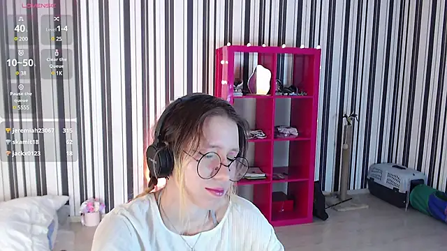 Snapshot of _Hanna_Moon_ chatting on 02-08-25, 10:18  Hanna Moon  online show from 02-08-25, 10:18