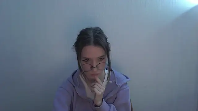  Hanna Moon  online show from 12-18-25, 09:14