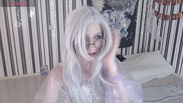  Hanna Moon  online show from 10-30-25, 10:35