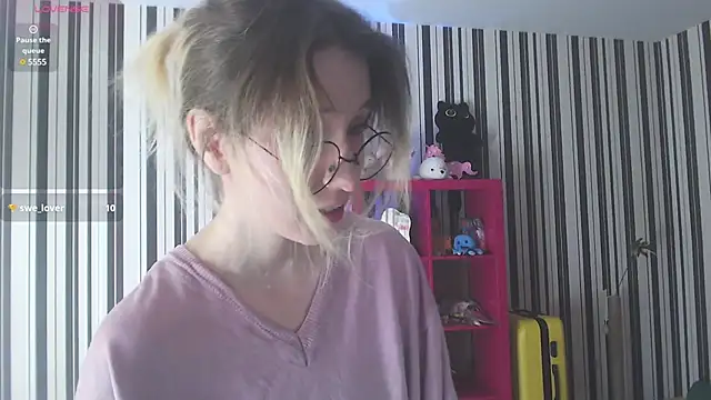 Snapshot of _Hanna_Moon_ chatting on 12-27-24, 09:17  Hanna Moon  online show from 12-27-24, 09:17