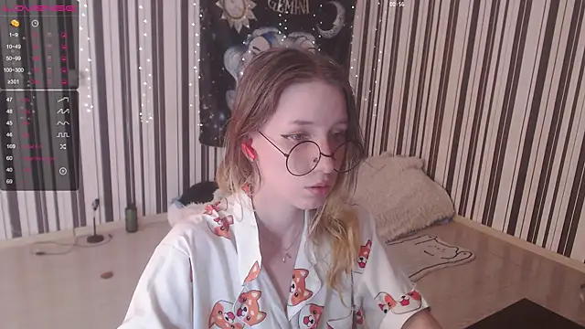 Snapshot of _Hanna_Moon_ chatting on 09-11-25, 10:15  Hanna Moon  online show from 09-11-25, 10:15