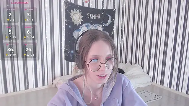 Snapshot of _Hanna_Moon_ chatting on 10-18-25, 09:22  Hanna Moon  online show from 10-18-25, 09:22
