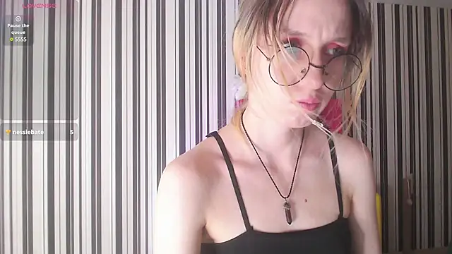Snapshot of _Hanna_Moon_ chatting on 12-12-24, 09:19  Hanna Moon  online show from 12-12-24, 09:19