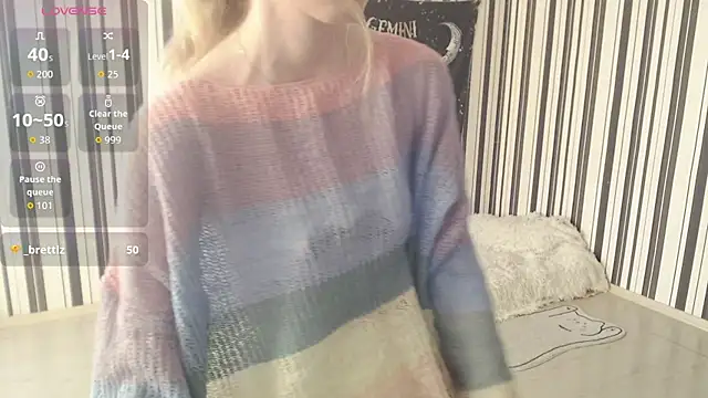 Snapshot of _Hanna_Moon_ chatting on 10-17-25, 12:29  Hanna Moon  online show from 10-17-25, 12:29
