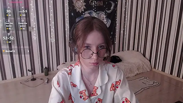 Snapshot of _Hanna_Moon_ chatting on 09-18-25, 12:08  Hanna Moon  online show from 09-18-25, 12:08