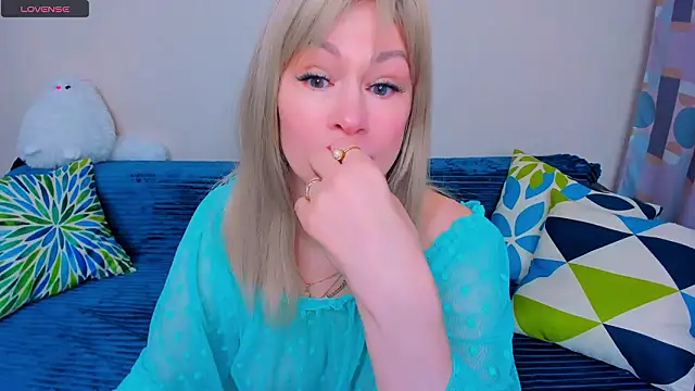 EllenMoore online show from 03-25-26, 03:06