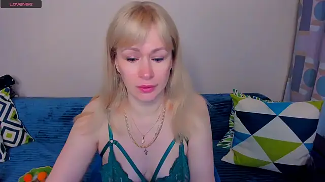EllenMoore online show from 06-10-26, 03:52