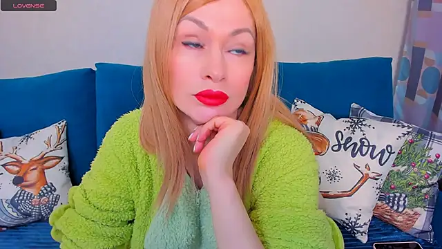 Snapshot of EllenMoore chatting on 12-01-25, 03:07 EllenMoore online show from 12-01-25, 03:07