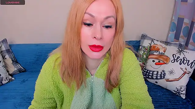 Snapshot of EllenMoore chatting on 01-13-26, 03:10 EllenMoore online show from 01-13-26, 03:10