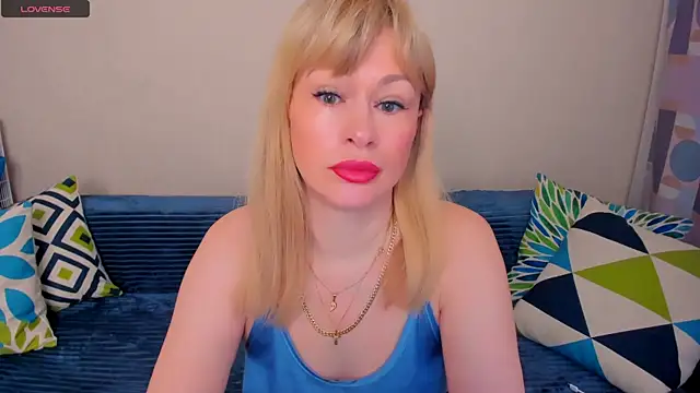 EllenMoore online show from 05-08-26, 03:10