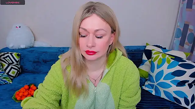 EllenMoore online show from 03-12-26, 03:56