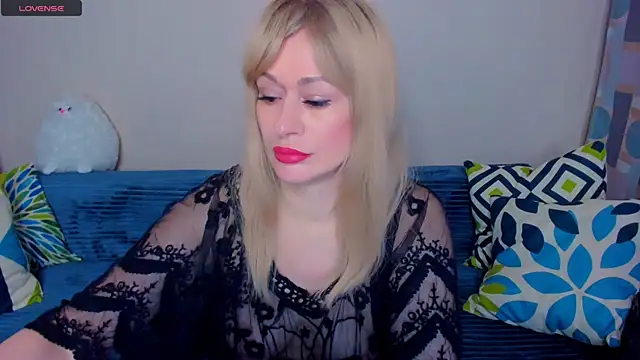 EllenMoore online show from 04-24-26, 03:08