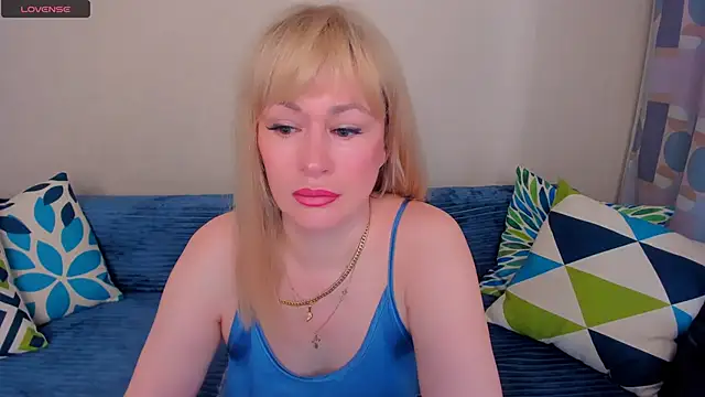 EllenMoore online show from 06-05-26, 03:22