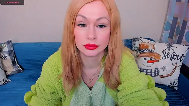 Snapshot of EllenMoore chatting on 01-11-26, 03:13 EllenMoore online show from 01-11-26, 03:13