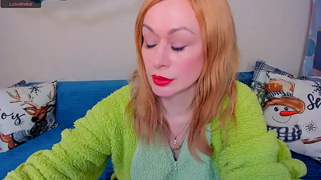 Snapshot of EllenMoore chatting on 01-06-26, 03:10 EllenMoore online show from 01-06-26, 03:10