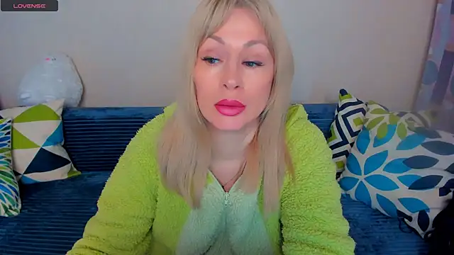 EllenMoore online show from 04-29-26, 03:11
