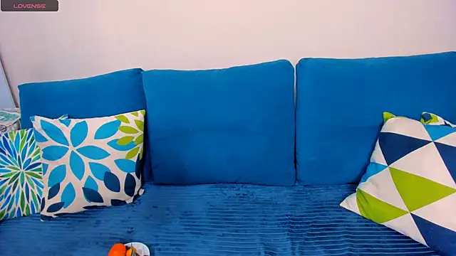 Snapshot of EllenMoore chatting on 11-17-25, 03:10 EllenMoore online show from 11-17-25, 03:10