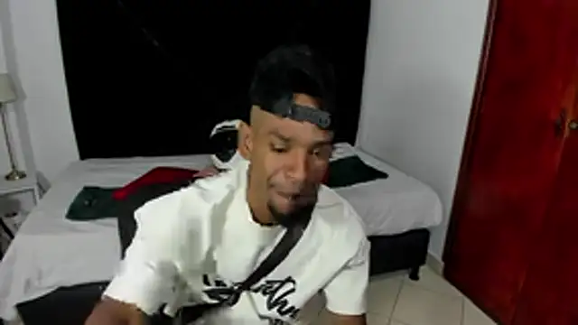 Snapshot of anhtony_wayans chatting on 10-18-25, 12:12 anhtony wayans online show from 10-18-25, 12:12