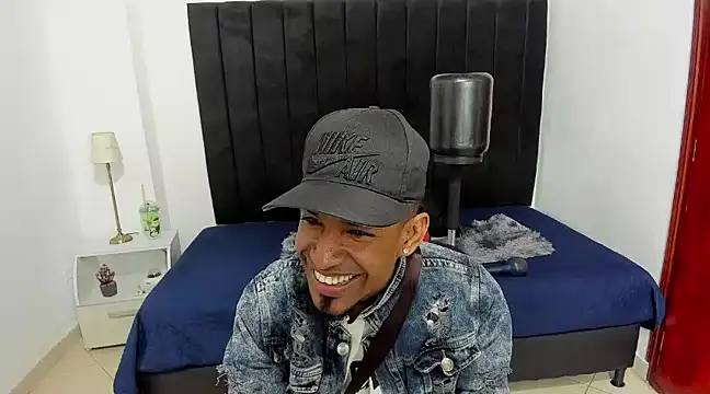 Snapshot of anhtony_wayans chatting on 12-18-24, 11:40 anhtony wayans online show from 12-18-24, 11:40