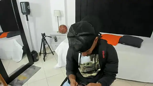 Snapshot of anhtony_wayans chatting on 10-06-25, 12:01 anhtony wayans online show from 10-06-25, 12:01