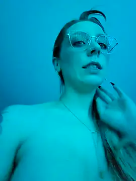 Snapshot of LilyOrion chatting on 02-25-25, 07:06 LilyOrion online show from 02-25-25, 07:06