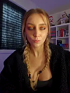 Snapshot of LilyOrion chatting on 11-15-25, 07:40 LilyOrion online show from 11-15-25, 07:40