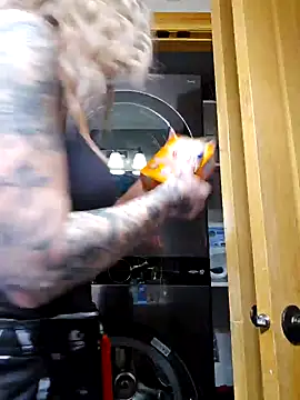 Snapshot of LilyOrion chatting on 02-06-25, 07:18 LilyOrion online show from 02-06-25, 07:18