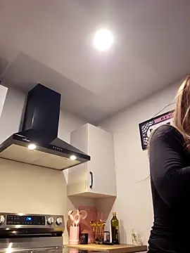 Snapshot of LilyOrion chatting on 11-18-25, 12:59 LilyOrion online show from 11-18-25, 12:59