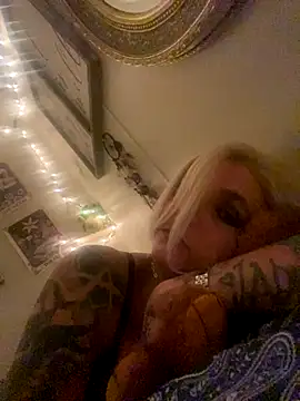 Snapshot of Heavenleigh33 chatting on 12-03-25, 08:47 Heavenleigh33 online show from 12-03-25, 08:47