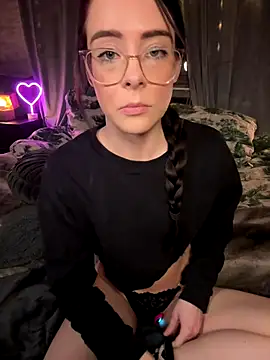 Carmen Monroe online show from 12-16-25, 07:07