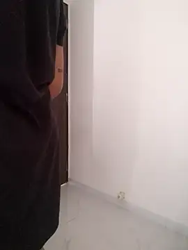 Snapshot of MumbaiMaskGirl chatting on 10-14-25, 09:43 MumbaiMaskGirl online show from 10-14-25, 09:43