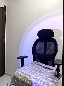 Snapshot of MumbaiMaskGirl chatting on 09-29-25, 11:27 MumbaiMaskGirl online show from 09-29-25, 11:27