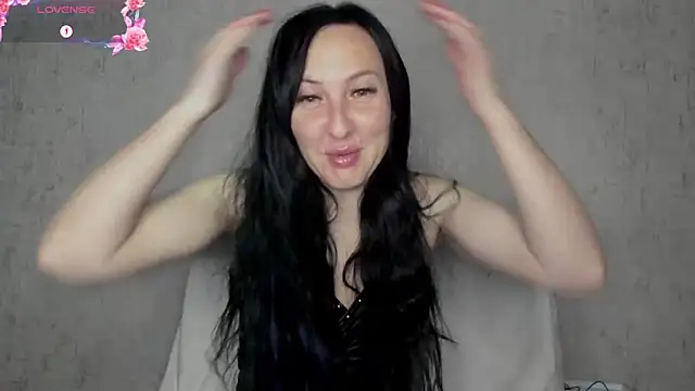 MissGulia online show from 05-09-26, 04:16