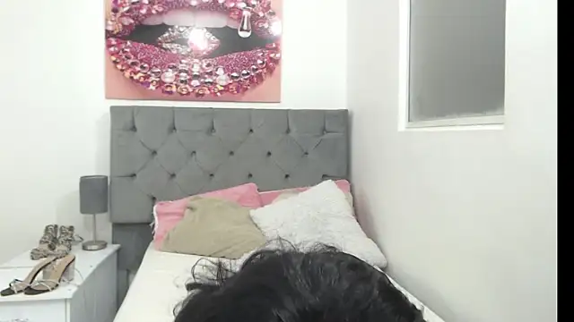 Snapshot of kirajohnson chatting on 02-20-26, 11:12 kirajohnson online show from 02-20-26, 11:12