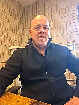 horny4you1 online show from 10-28-25, 07:02