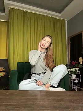 AlicaFoxis  online show from 04-19-26, 05:41