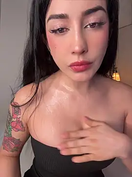 CATALINA RESTREPO online show from 04-10-26, 01:12