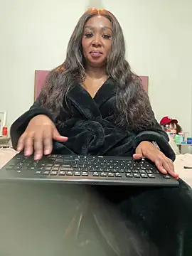 Snapshot of Bootyliciouse21X chatting on 06-21-26, 04:29 Bootyliciouse21X online show from 06-21-26, 04:29