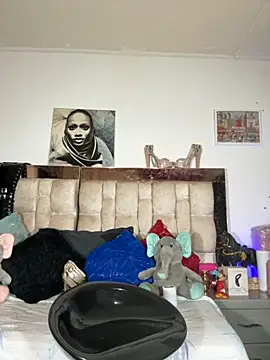 LeilaLopez online show from 10-31-25, 01:35