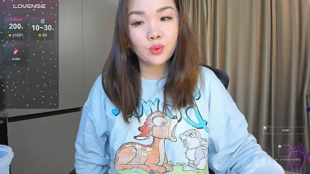 Snapshot of azure_moon2 chatting on 11-14-25, 01:37 azure moon2 online show from 11-14-25, 01:37