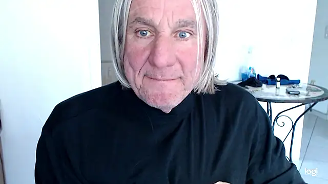 Snapshot of Sokrates3 chatting on 04-26-26, 12:35 Sokrates3 online show from 04-26-26, 12:35