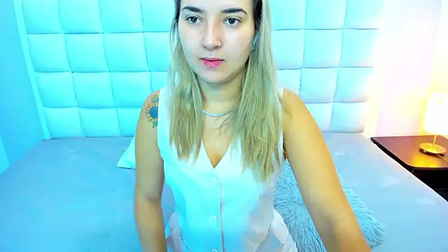 teresasroom  online show from 11-22-25, 01:10