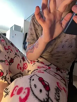 Snapshot of Remiliya chatting on 02-21-26, 12:07 Remiliya online show from 02-21-26, 12:07