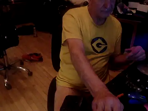 Snapshot of hollywood808 chatting on 10-15-25, 01:15 hollywood808 online show from 10-15-25, 01:15