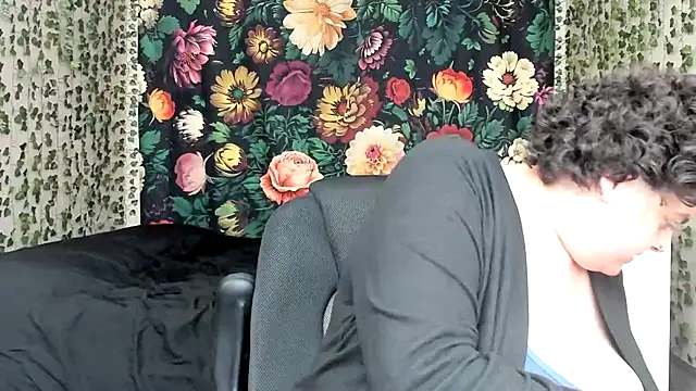 Exotic-Melons online show from 10-28-25, 06:51