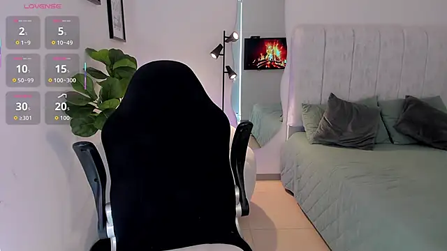 AmyWood online show from 03-09-26, 06:22