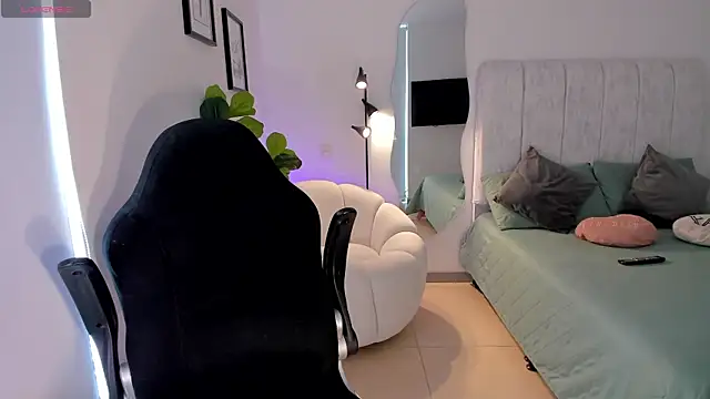 AmyWood online show from 04-07-26, 07:59