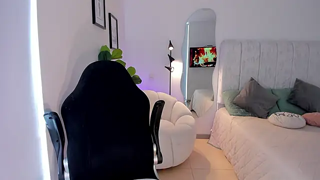 AmyWood online show from 04-08-26, 07:59